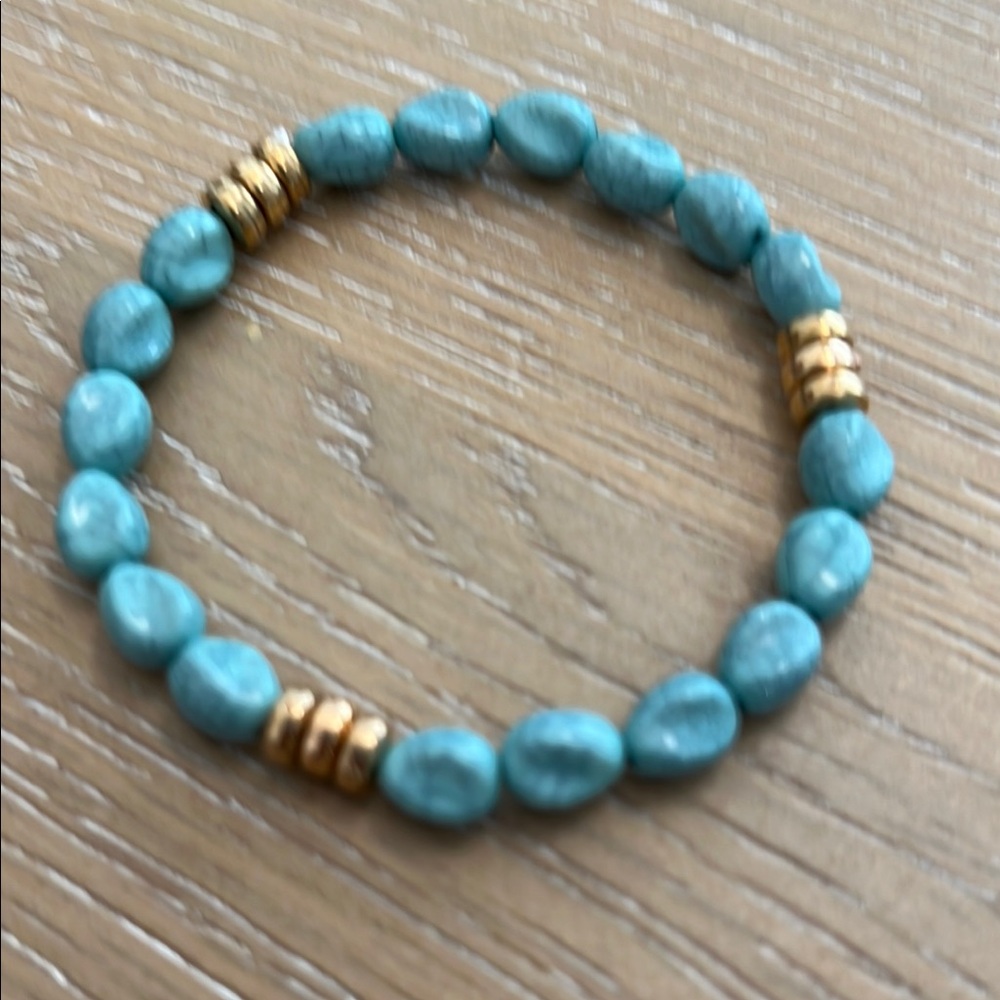 Blue Gold Beaded Bracelet with Elegant Accents